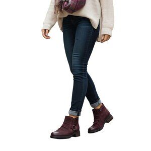 Clarks Collection Hearth Faye Burgundy Suede Zip Closure Booties Size 10W